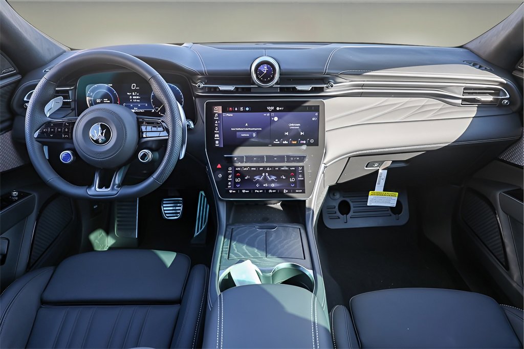 New 2025 Maserati Grecale Modena image 9