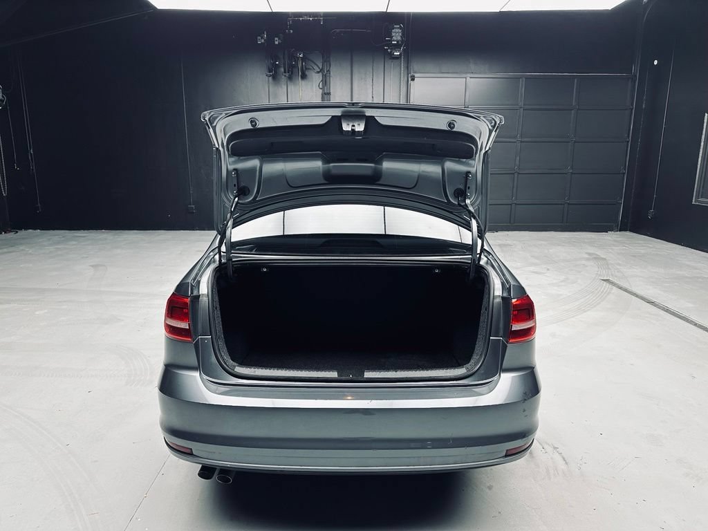 Used 2015 Volkswagen Jetta TDI SE FWD image 44