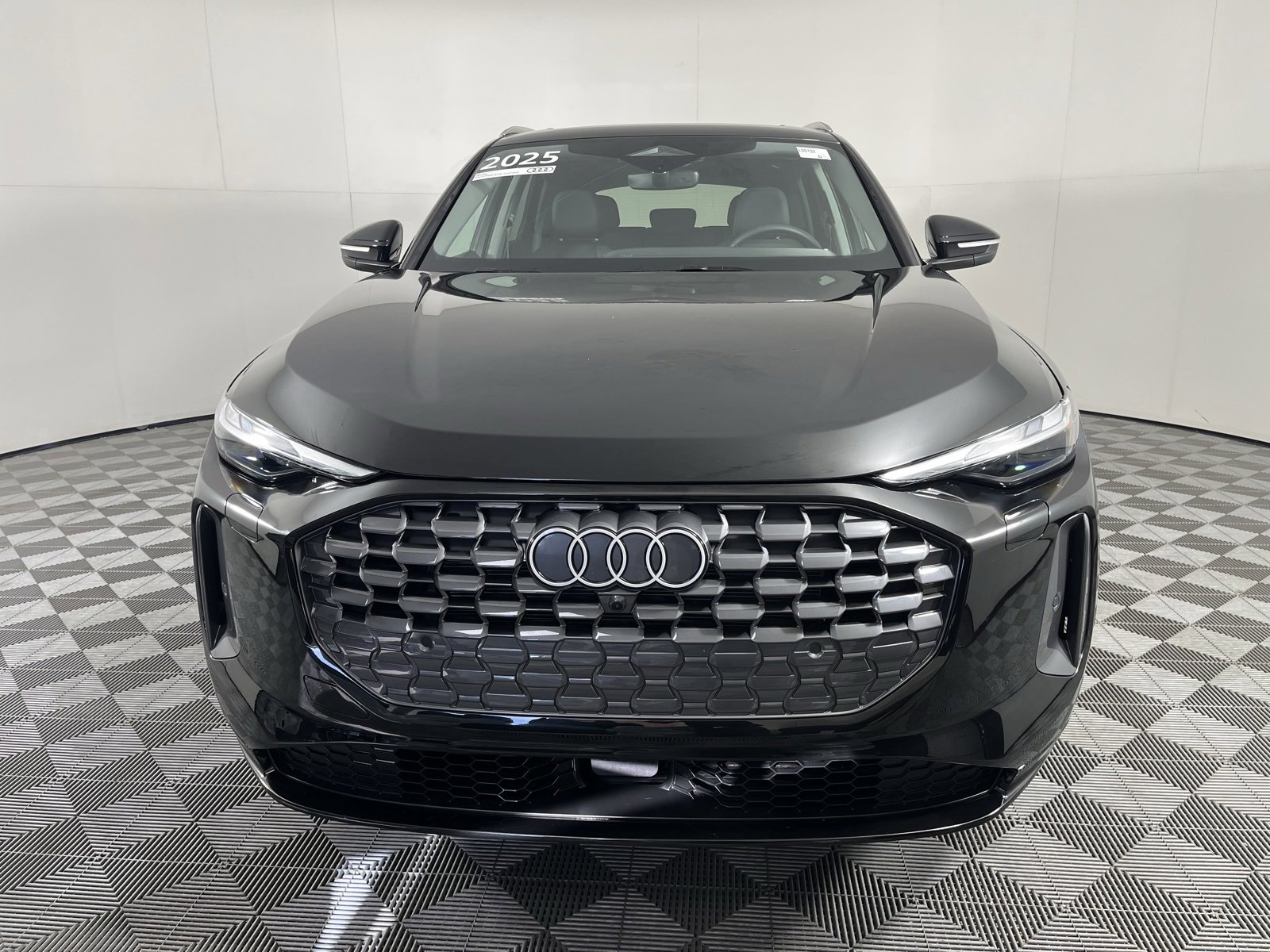 Certified 2025 Audi Q5 2.0T Premium w/ Convenience Package image 2