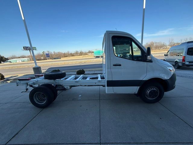 Used 2024 Mercedes-Benz Sprinter 4500 image 4