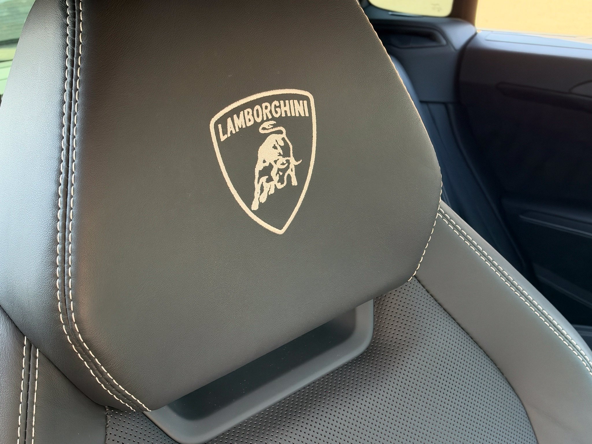 Used 2023 Lamborghini Urus Performante AWD/4WD image 50