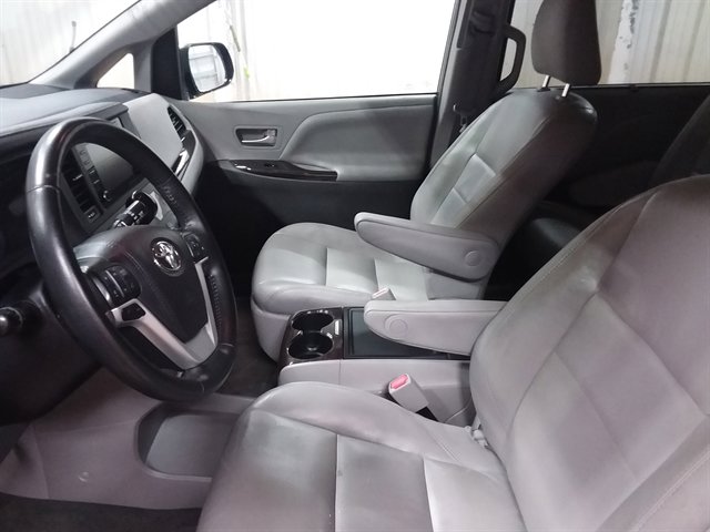 Used 2019 Toyota Sienna XLE FWD image 10