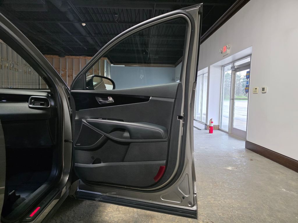 Used 2016 Kia Sorento SX image 22