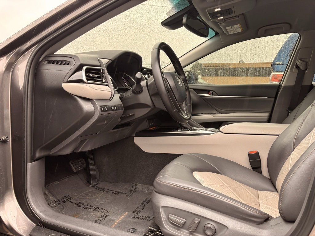 Used 2018 Toyota Camry XLE w/ Audio Package image 10