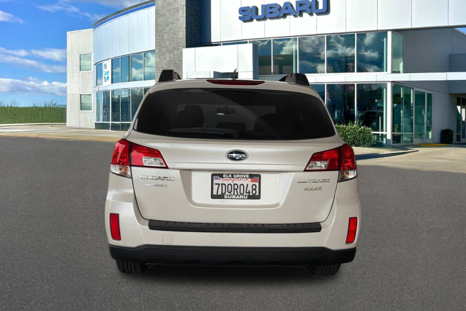 Used 2014 Subaru Outback 2.5i Premium AWD/4WD image 7