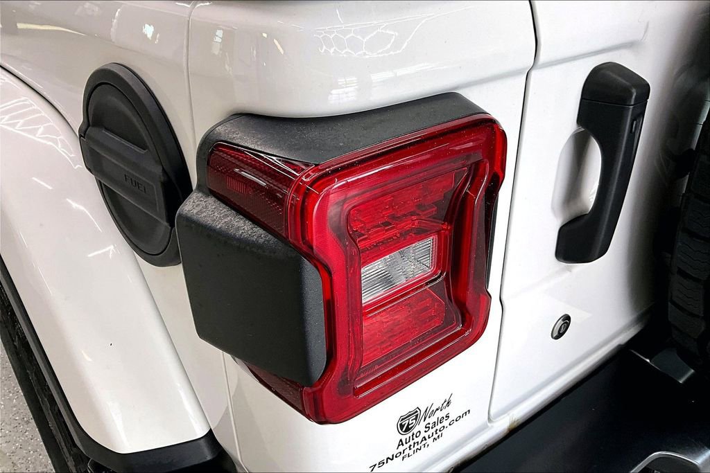 Used 2019 Jeep Wrangler Unlimited Sahara w/ Uconnect 4C Nav & Sound Group AWD/4WD image 22
