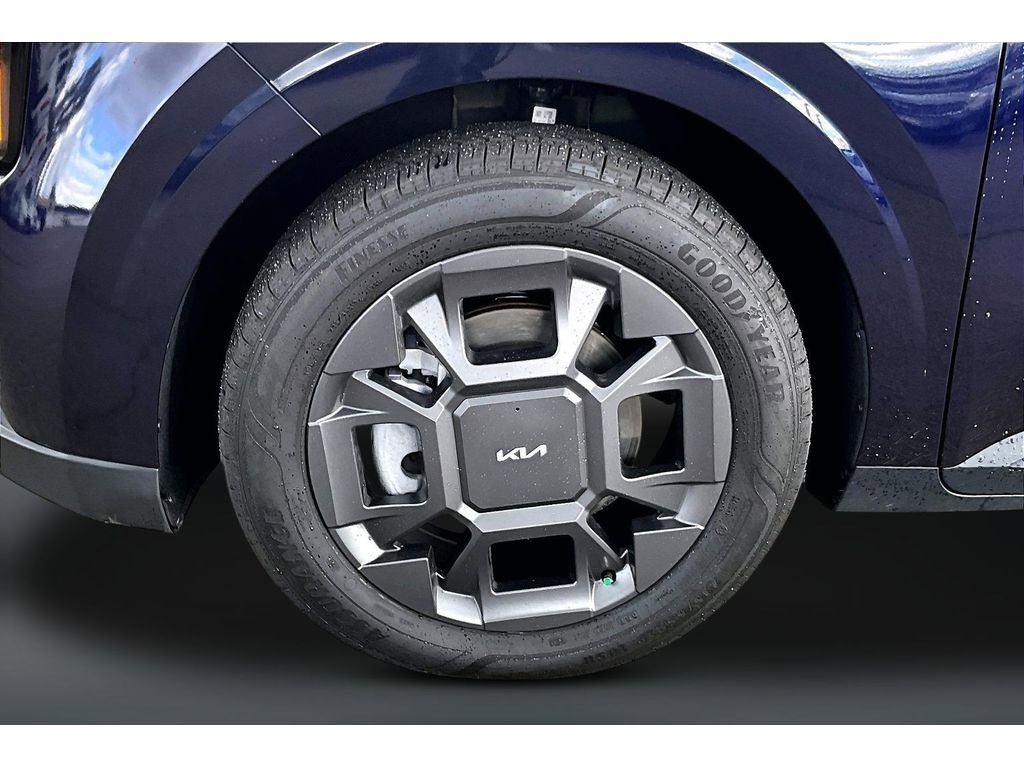 Used 2026 Kia Carnival EX image 33