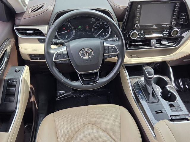 Used 2020 Toyota Highlander Limited FWD image 12