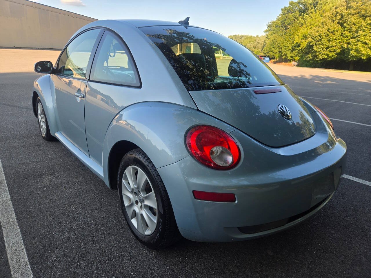 Used 2009 Volkswagen Beetle Coupe FWD image 5