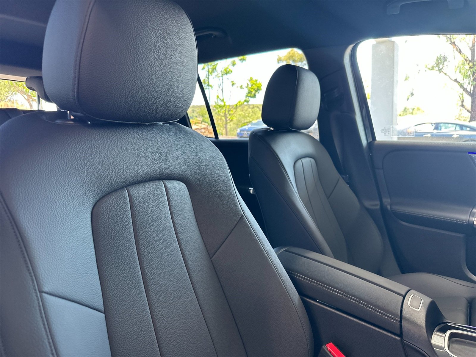 New 2025 Mercedes-Benz GLB 250 4MATIC image 17