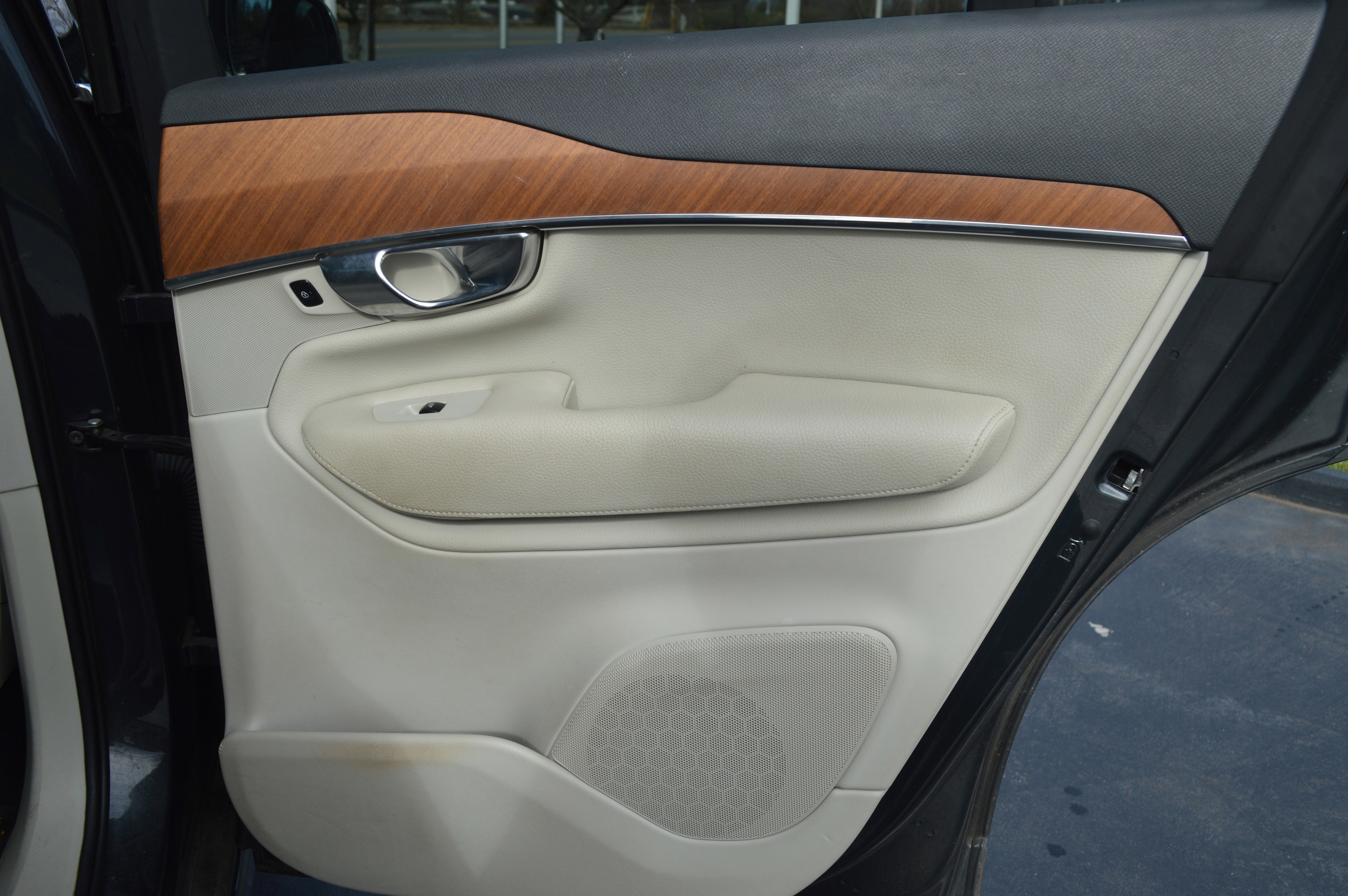 Used 2022 Volvo XC90 T6 Momentum w/ Advanced Package image 36