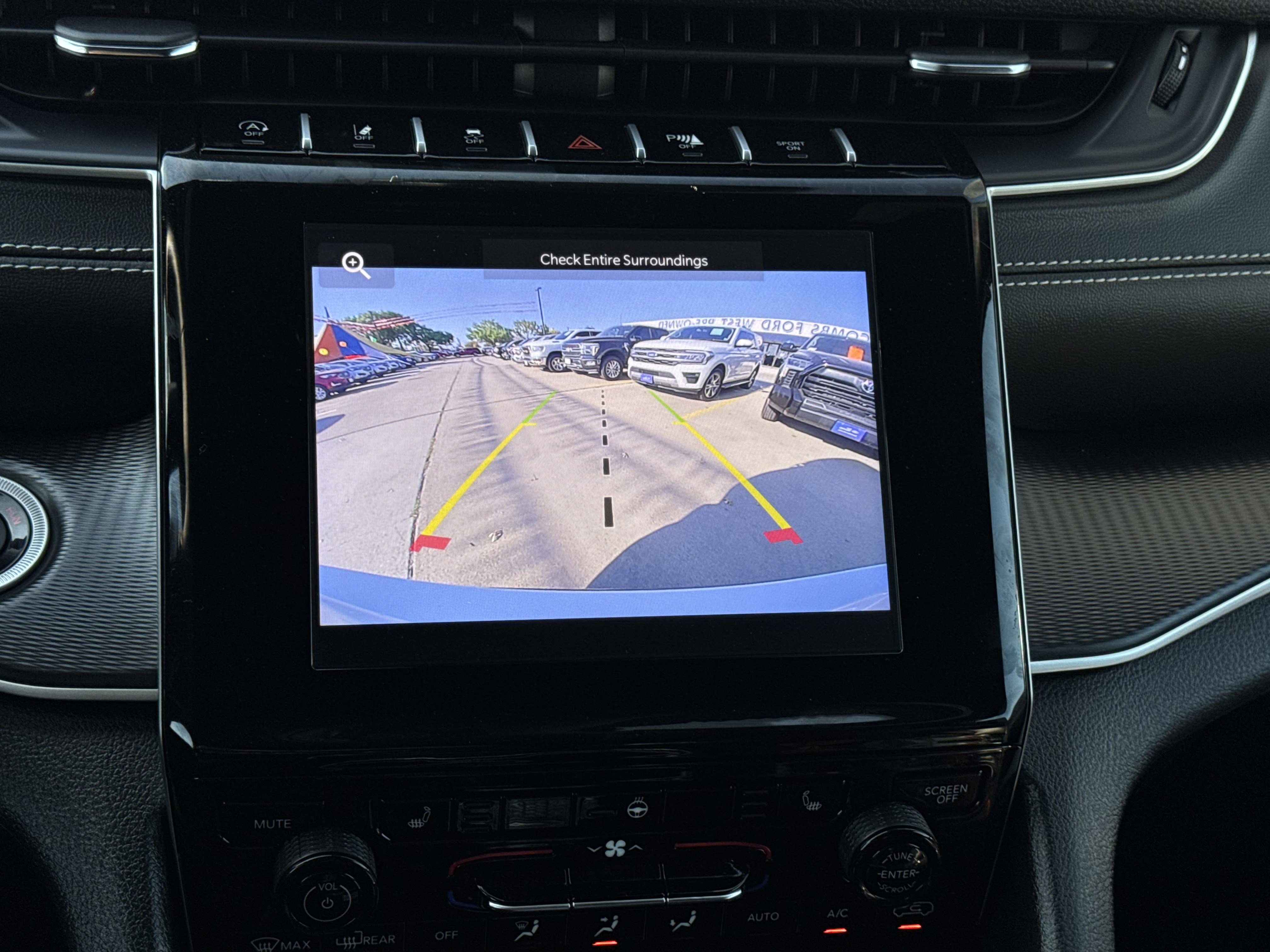 Used 2024 Jeep Grand Cherokee L Laredo image 25