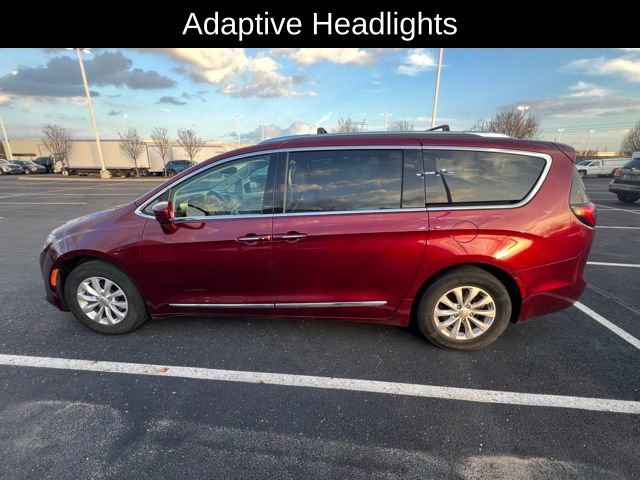 Used 2018 Chrysler Pacifica Touring-L image 2