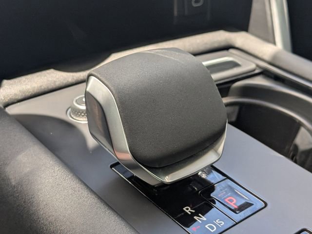 Used 2024 Land Rover Discovery S AWD/4WD image 27