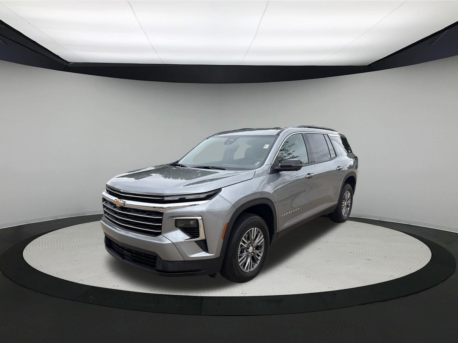 Used 2026 Chevrolet Traverse LT w/ Driver Confidence Package FWD image 3