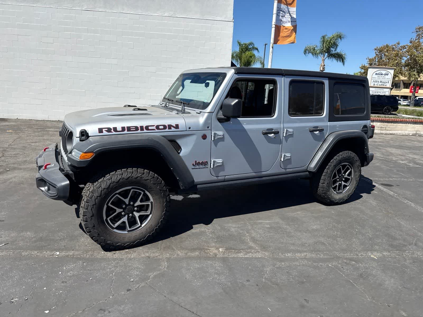 Used 2024 Jeep Wrangler Unlimited Rubicon AWD/4WD image 20
