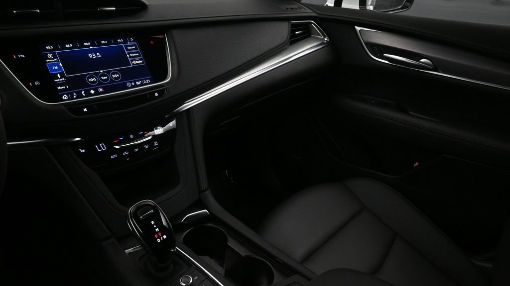 Certified 2024 Cadillac XT5 Luxury FWD image 8