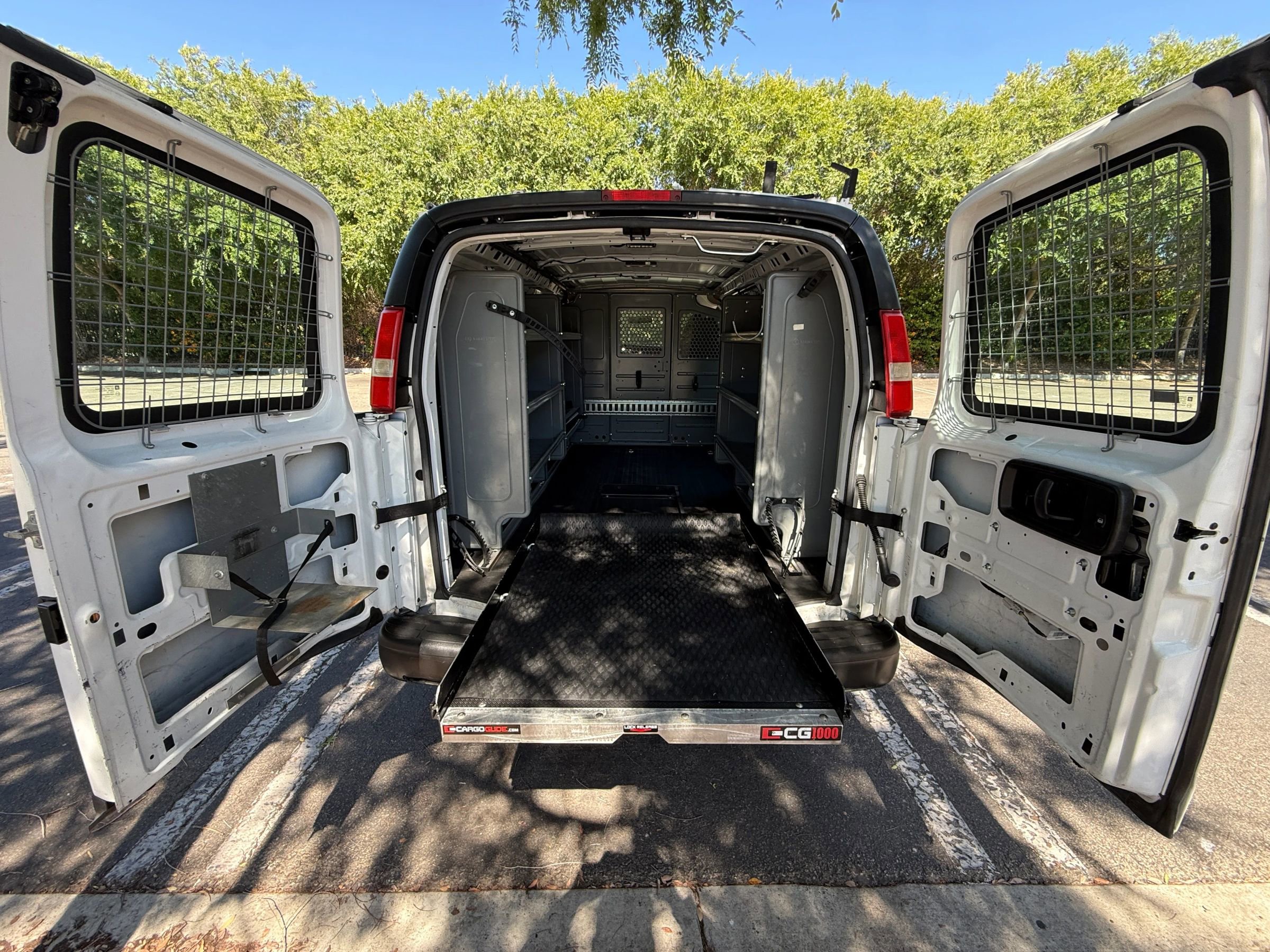 Used 2015 Chevrolet Express 2500 image 19