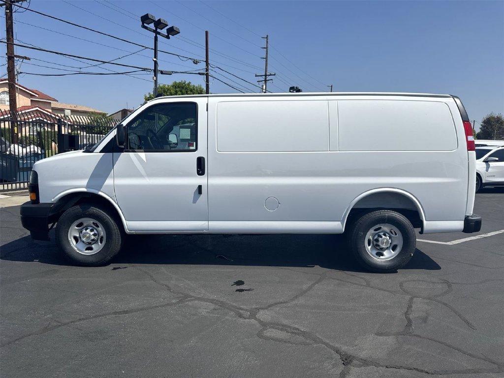 New 2026 Chevrolet Express 2500 w/ Driver Convenience Package RWD image 8