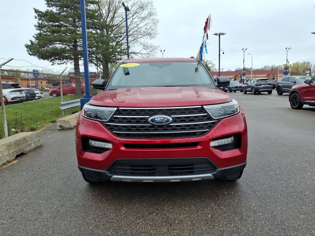 Used 2023 Ford Explorer XLT w/ Equipment Group 202A AWD/4WD image 2