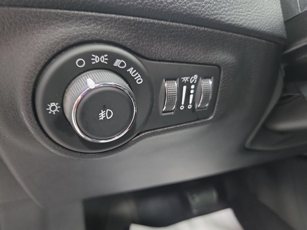 Used 2018 Jeep Compass Latitude AWD/4WD image 33