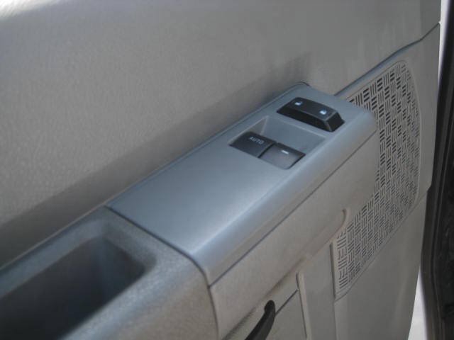 Used 2014 Ford E-250 and Econoline 250 w/ Power Group RWD image 24