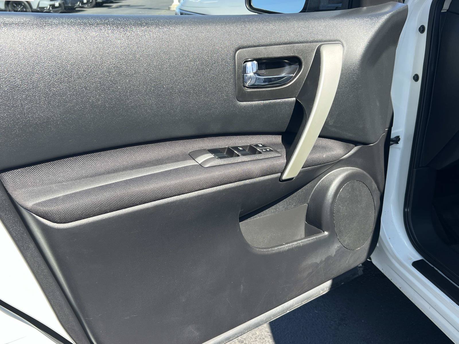 Used 2015 Nissan Rogue S FWD image 6