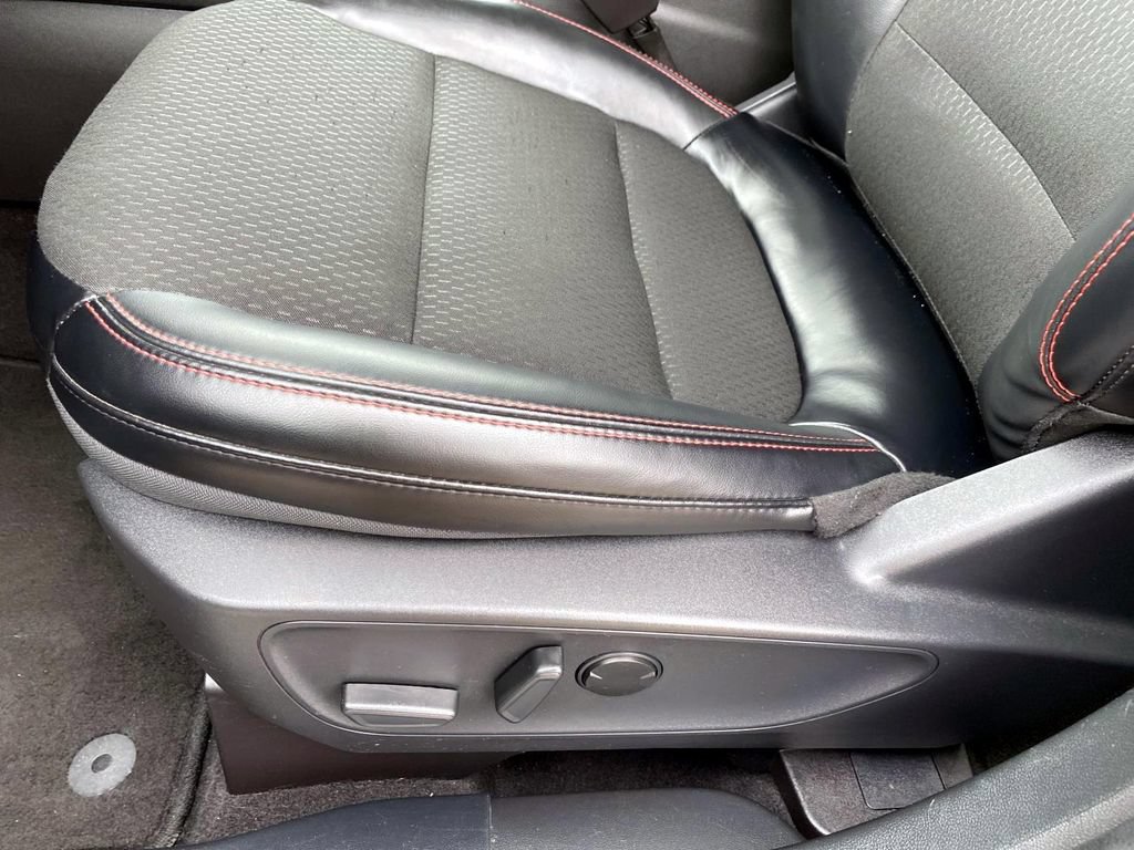 Used 2025 Ford Escape ST-Line Select AWD/4WD image 25