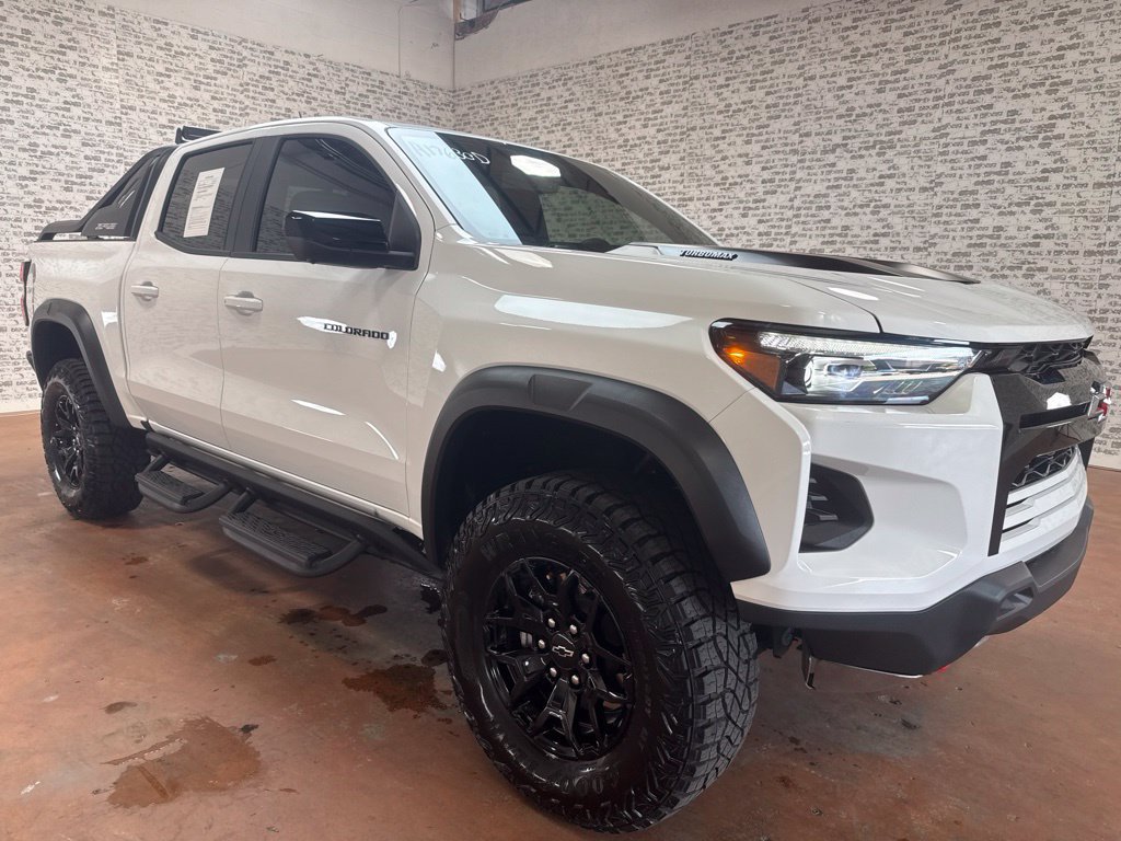 Used 2025 Chevrolet Colorado ZR2 w/ Midnight Edition