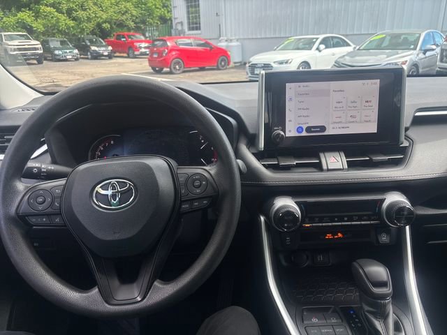Used 2025 Toyota RAV4 XLE AWD/4WD image 30