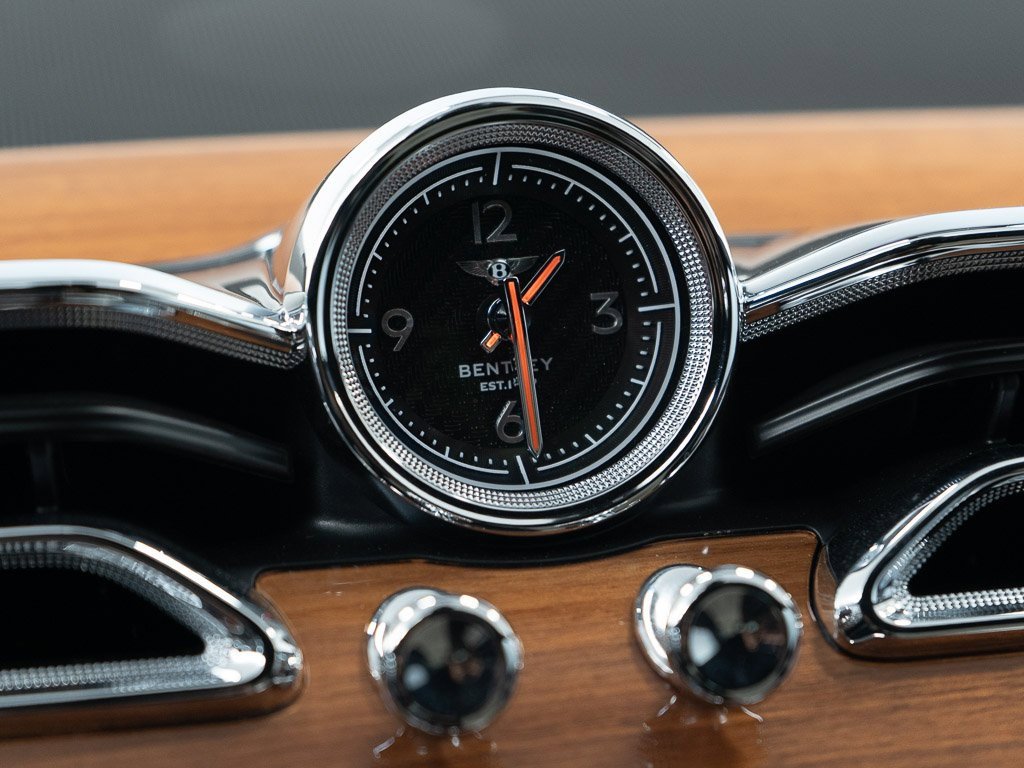 Used 2025 Bentley Bentayga image 41