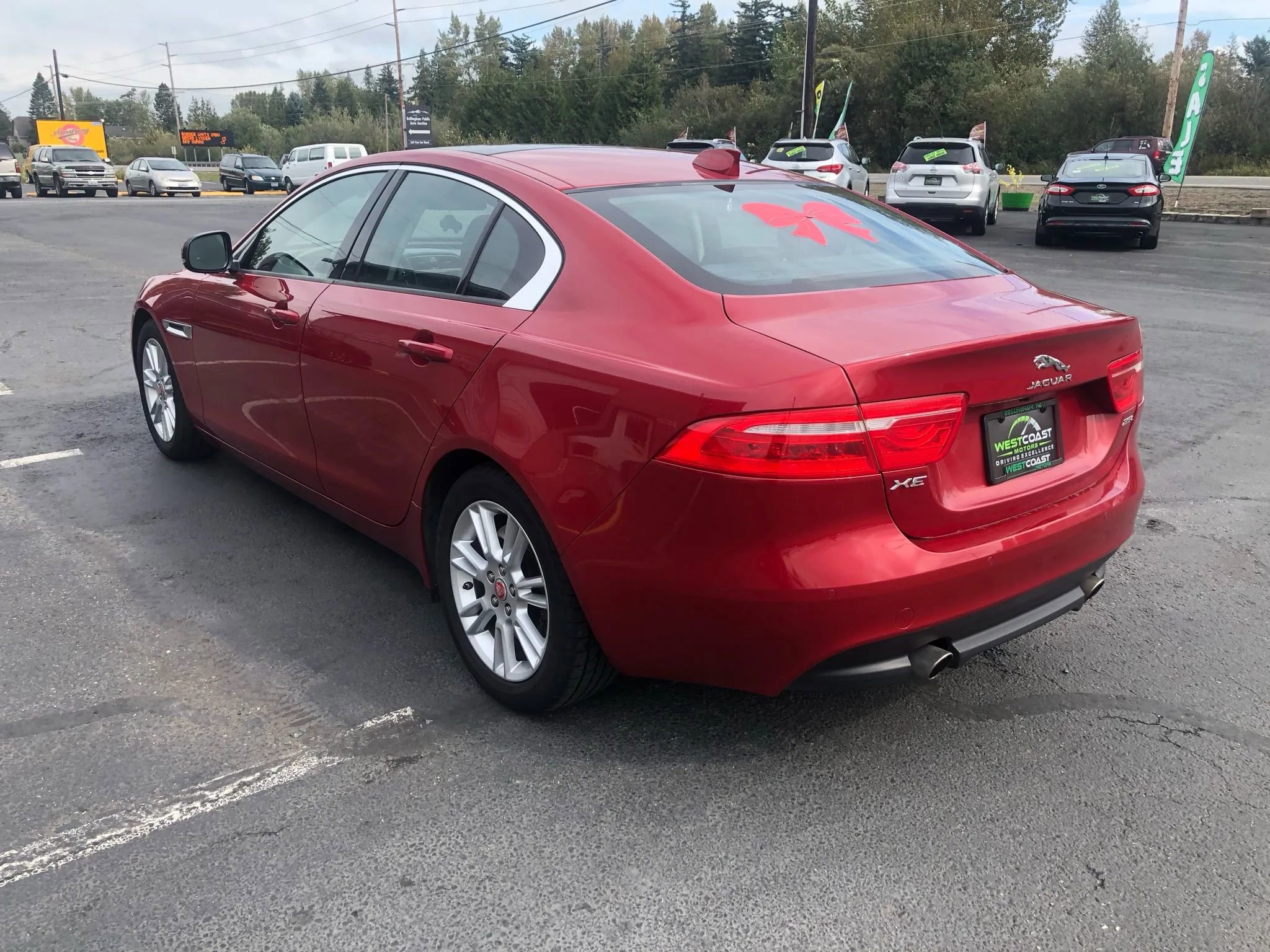 Used 2018 Jaguar XE Premium image 5