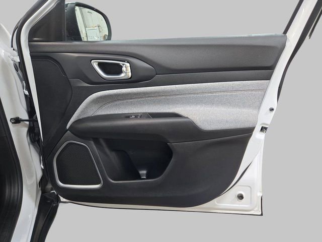 Used 2022 Jeep Compass Latitude image 13