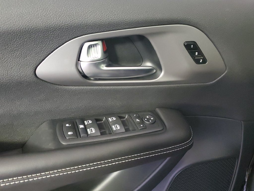 New 2027 Chrysler Pacifica Limited FWD image 6