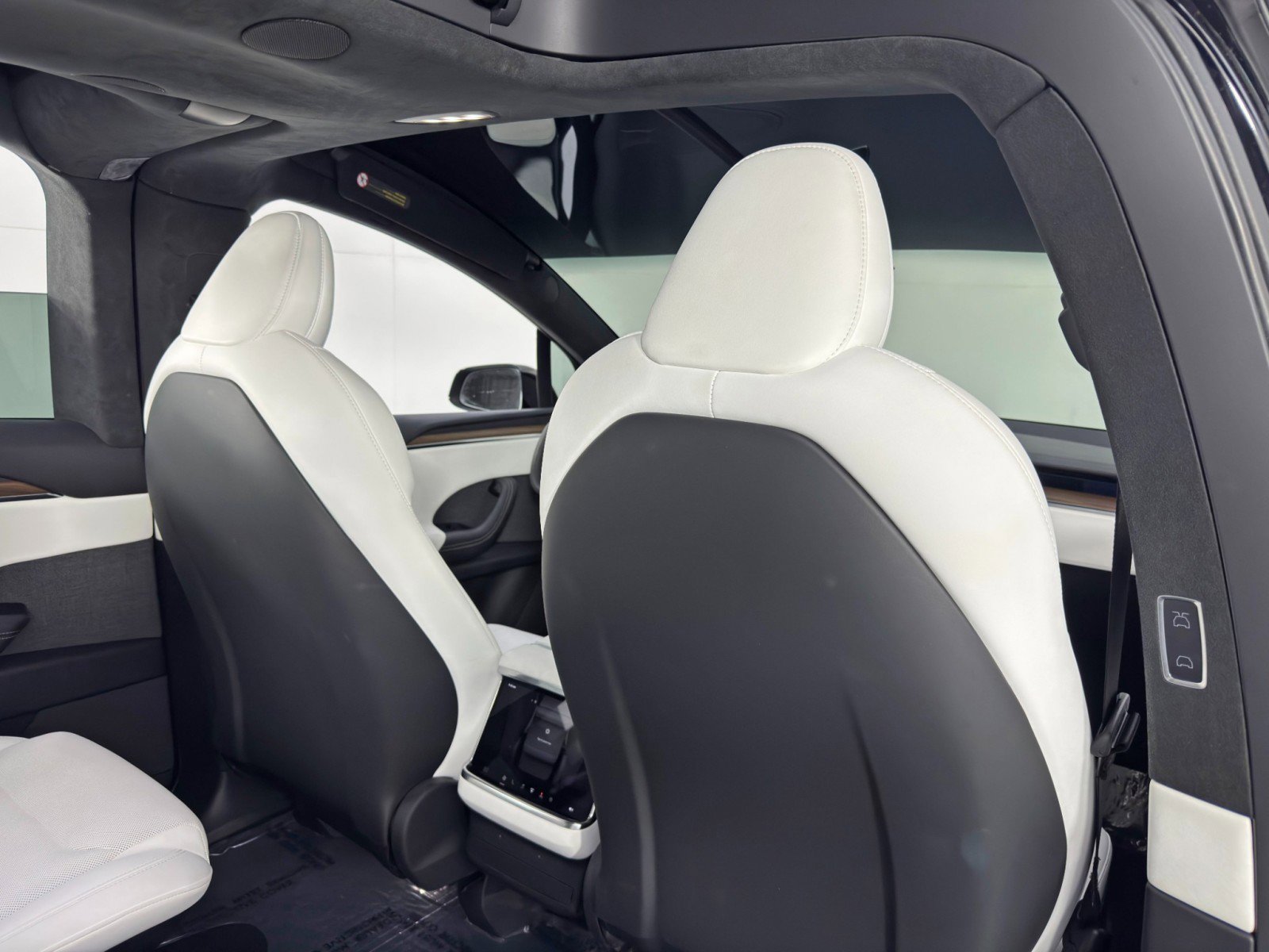 Used 2023 Tesla Model X image 38