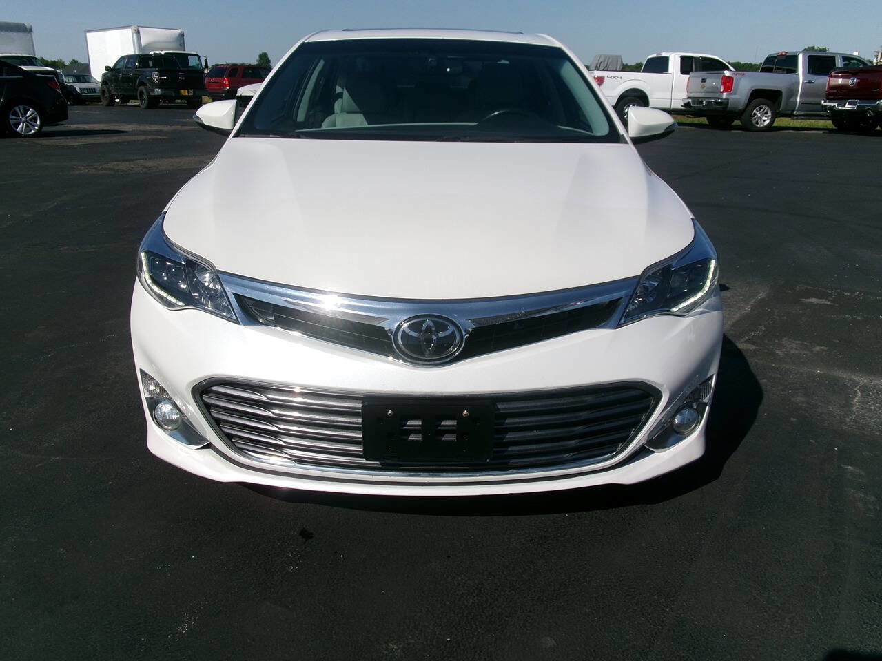 Used 2013 Toyota Avalon Limited w/ Technology Pkg FWD image 9