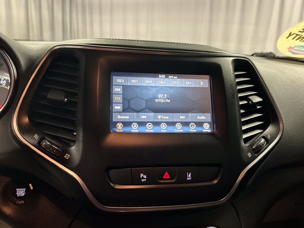 Used 2021 Jeep Cherokee Latitude Plus AWD/4WD image 17