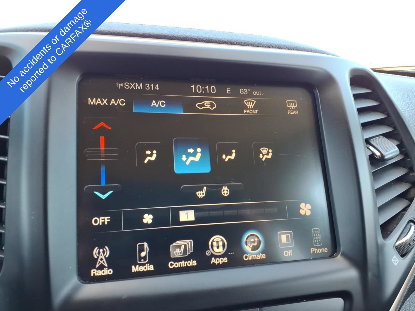 Used 2015 Jeep Cherokee Latitude w/ Cold Weather Group AWD/4WD image 19