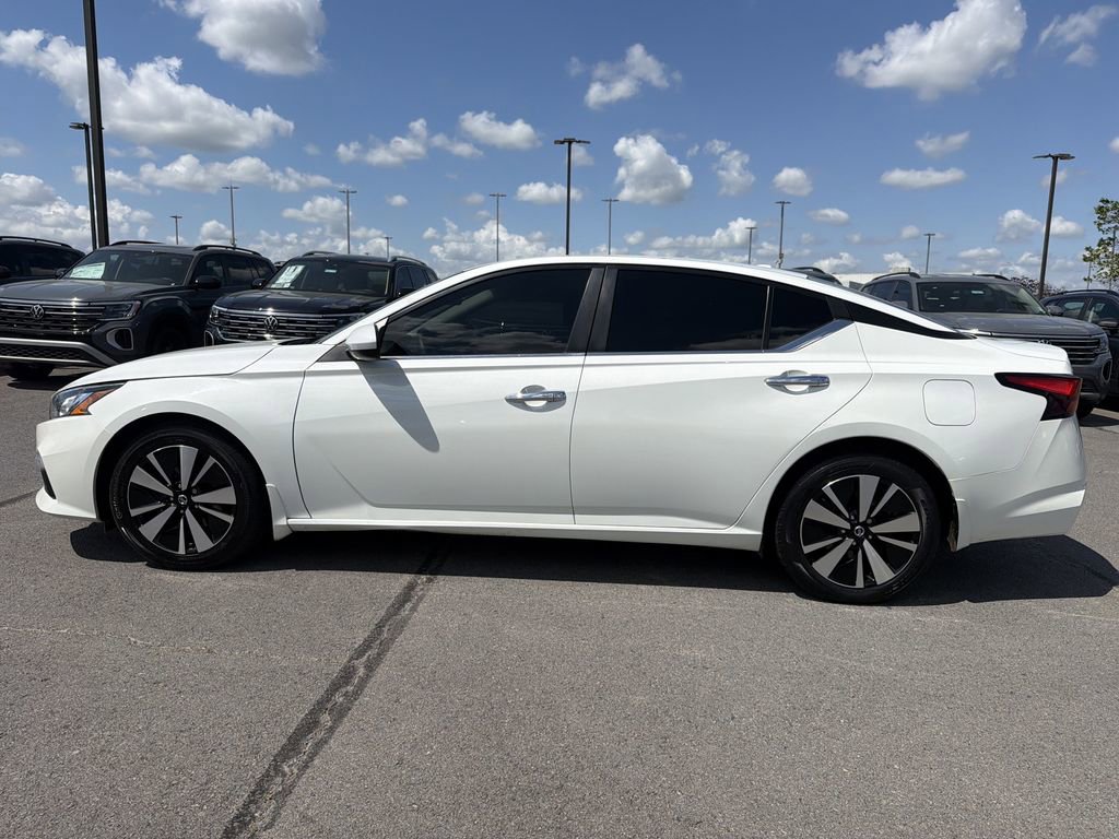 Used 2021 Nissan Altima 2.5 SV image 2