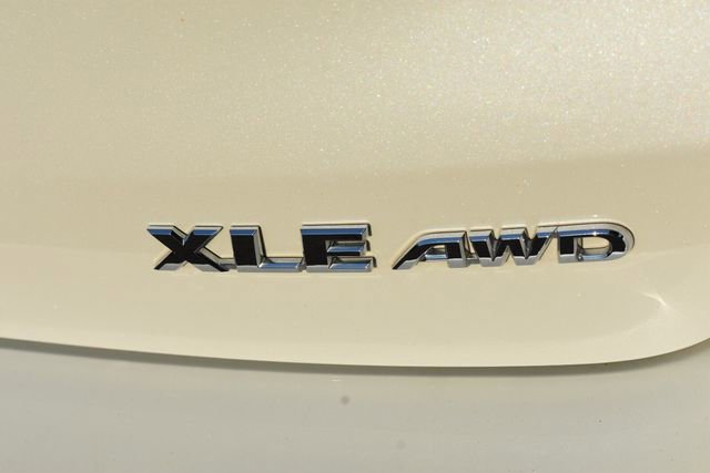 Used 2019 Toyota Highlander XLE image 16