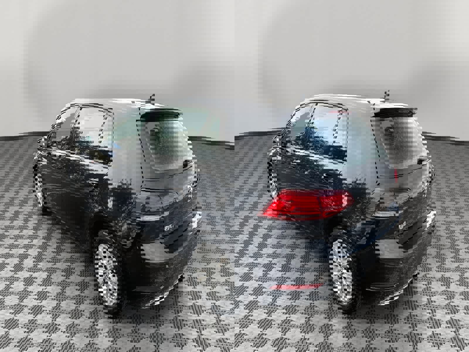 Used 2021 Volkswagen Golf 4-Door image 5