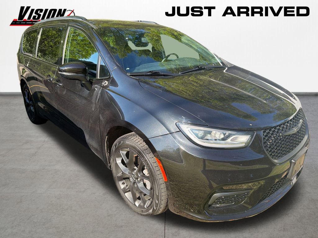Used 2023 Chrysler Pacifica Touring-L w/ S Appearance Package AWD/4WD image 3