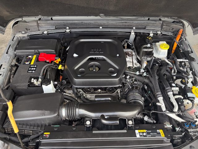 Used 2023 Jeep Wrangler Unlimited Sahara AWD/4WD image 26