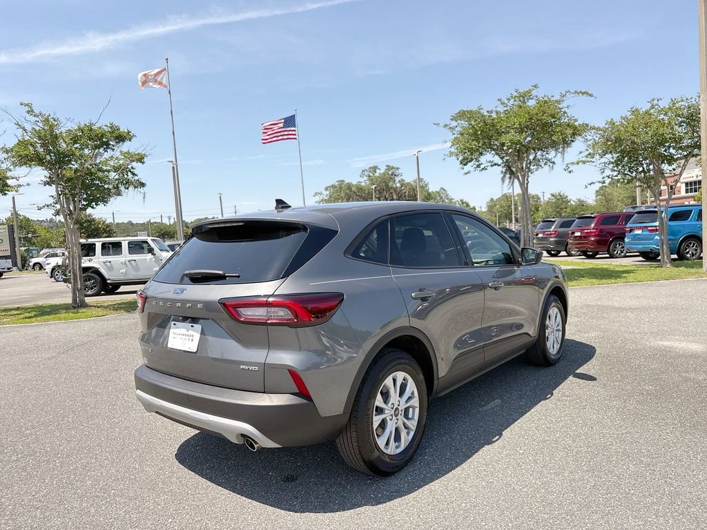 Used 2025 Ford Escape Active AWD/4WD image 3