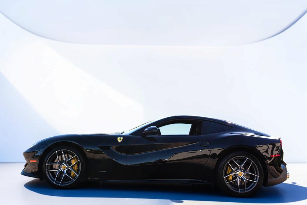 Used 2014 Ferrari F12 Berlinetta RWD image 9