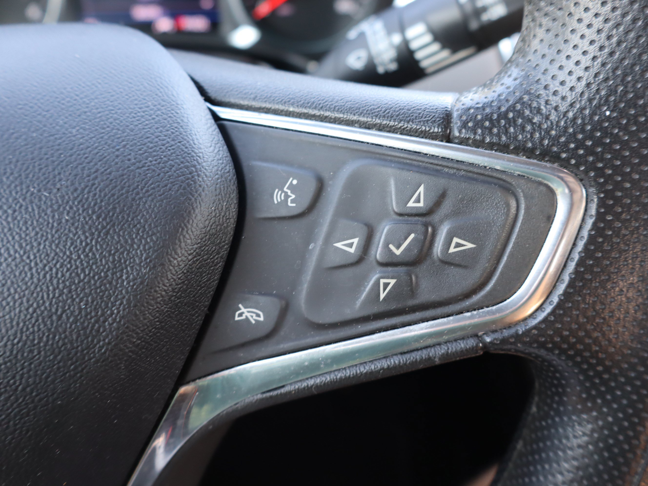 Used 2020 Chevrolet Equinox LT FWD image 20