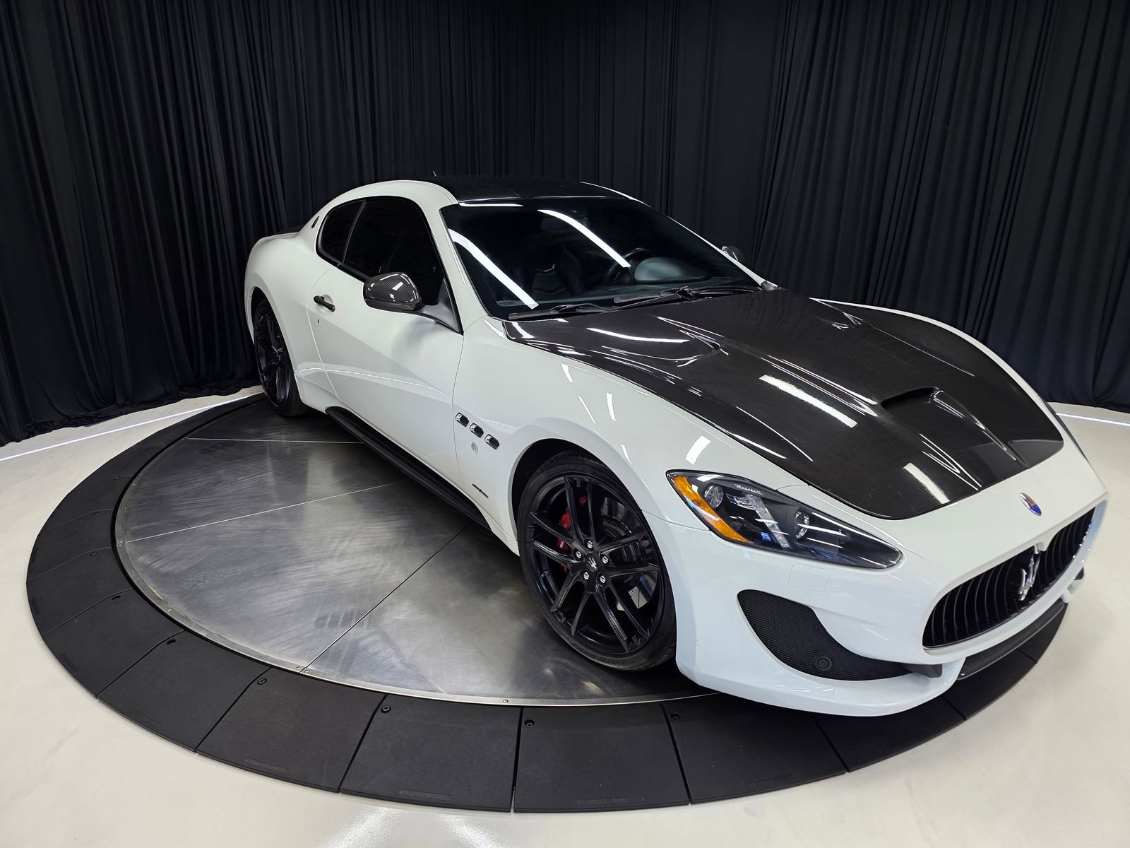 Used 2015 Maserati GranTurismo Sport RWD image 17
