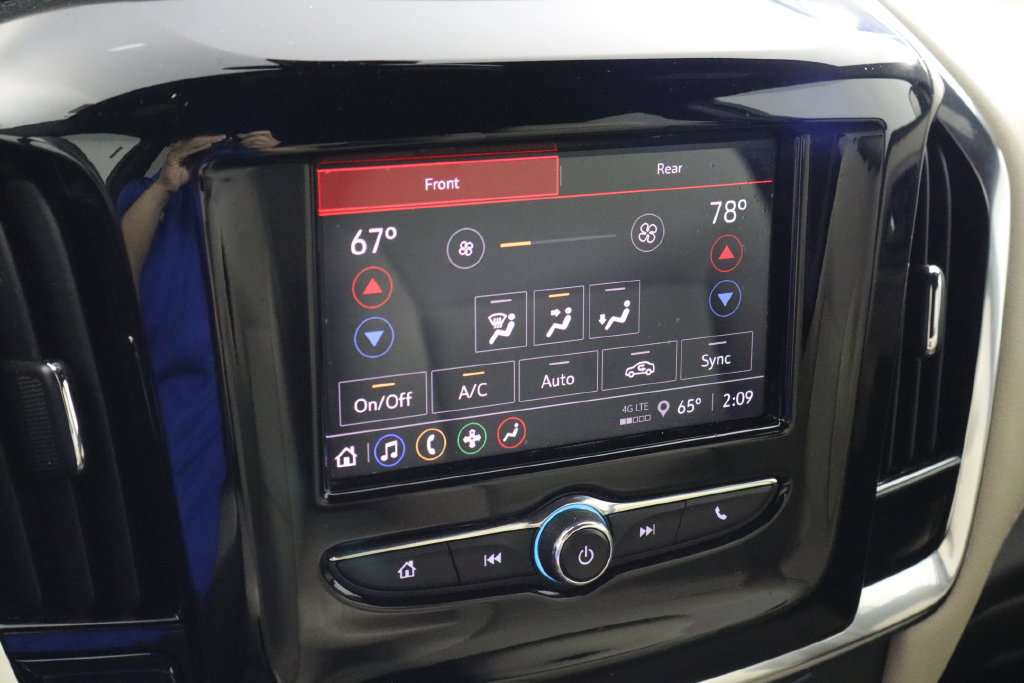 Used 2023 Chevrolet Traverse LS FWD image 33
