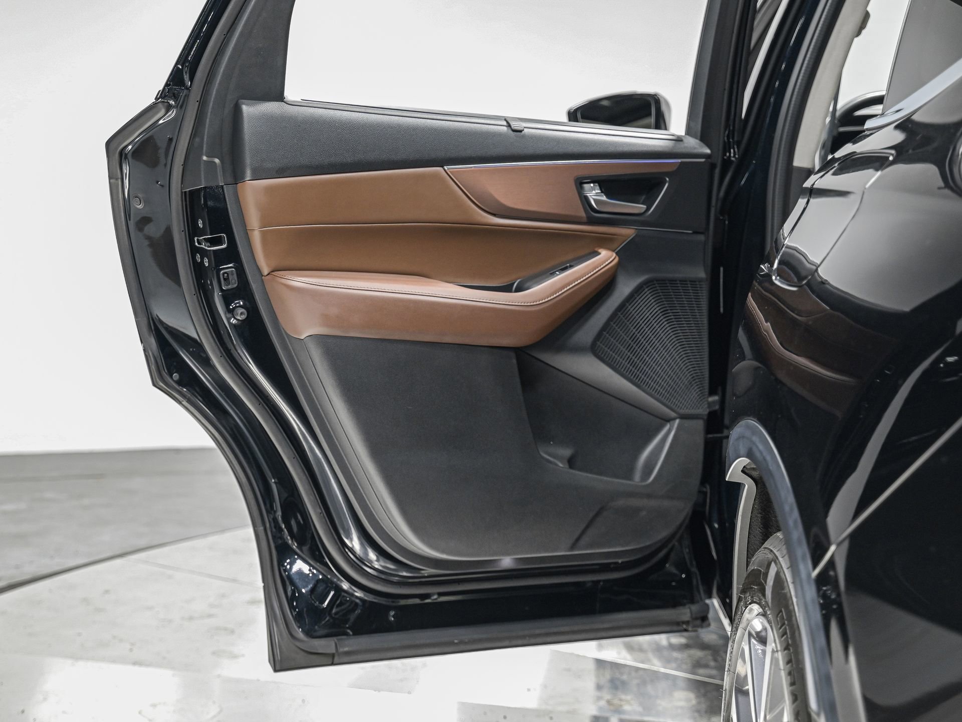 Used 2022 Acura MDX SH-AWD w/ Technology Package image 28