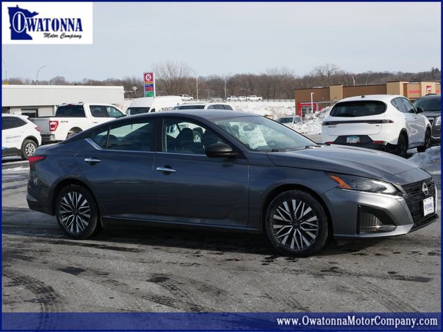 Used 2024 Nissan Altima 2.5 SV image 1
